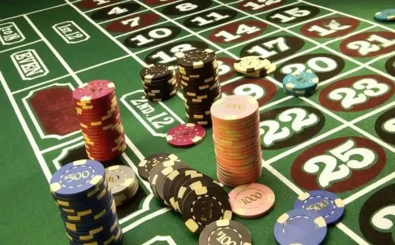 Pengguna menikmati promosi dan bonus via ponsel android dengan interface aplikasi liga228 yang mudah digunakan